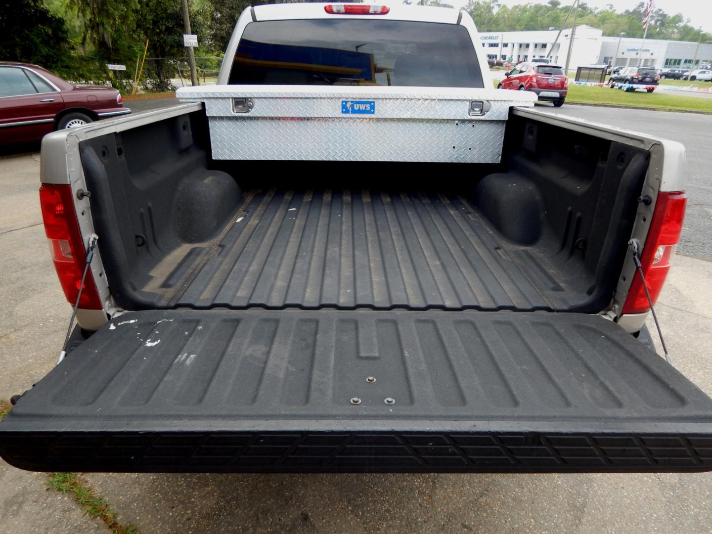 2009 Silver Metallic /Gray Leather Chevrolet Silverado 1500 LTZ Z71 (3GCEK33309G) with an 5.3L engine, Automatic transmission, located at 3120 W Tennessee St, Tallahassee, FL, 32304-1002, (850) 575-6702, 30.458841, -84.349648 - Used Car Supermarket is proud to present you with this loaded immaculate 2009 Chevy Silverado Crew Cab LTZ Z71 with leather and low miles. Used Car Supermarket prides itself in offering you the finest pre-owned vehicle in Tallahassee. Used Car Supermarket has been locally family owned and operated f - Photo#3